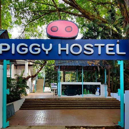 Piggy Calangute By Urban Nomads - Dorms & Pvt Rooms GOA Bagian luar foto