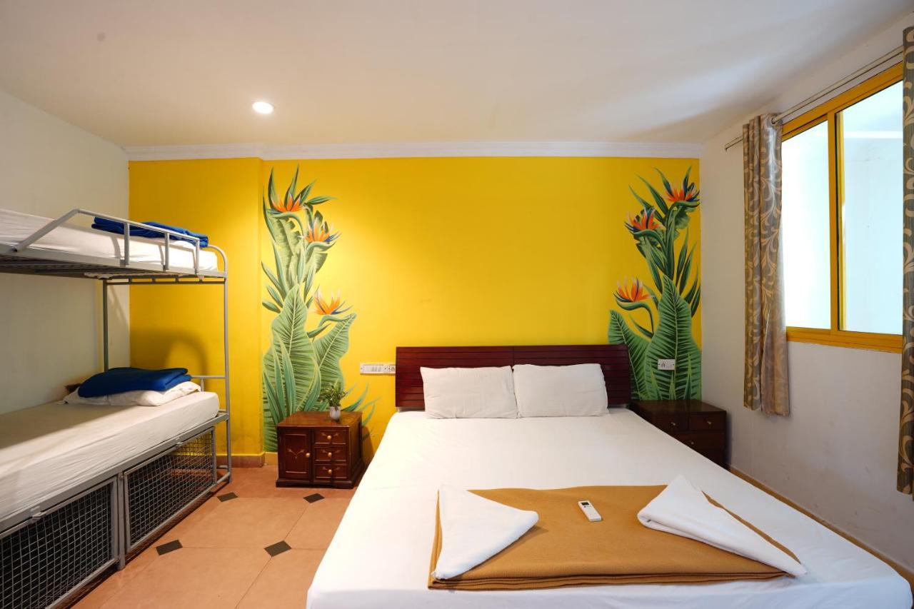 Piggy Calangute By Urban Nomads - Dorms & Pvt Rooms GOA Ruang foto
