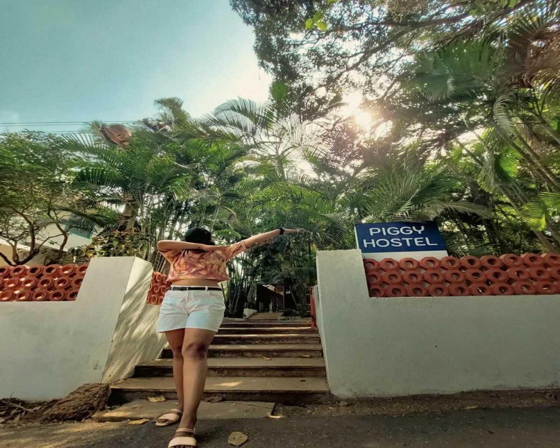 Piggy Calangute By Urban Nomads - Dorms & Pvt Rooms GOA Bagian luar foto