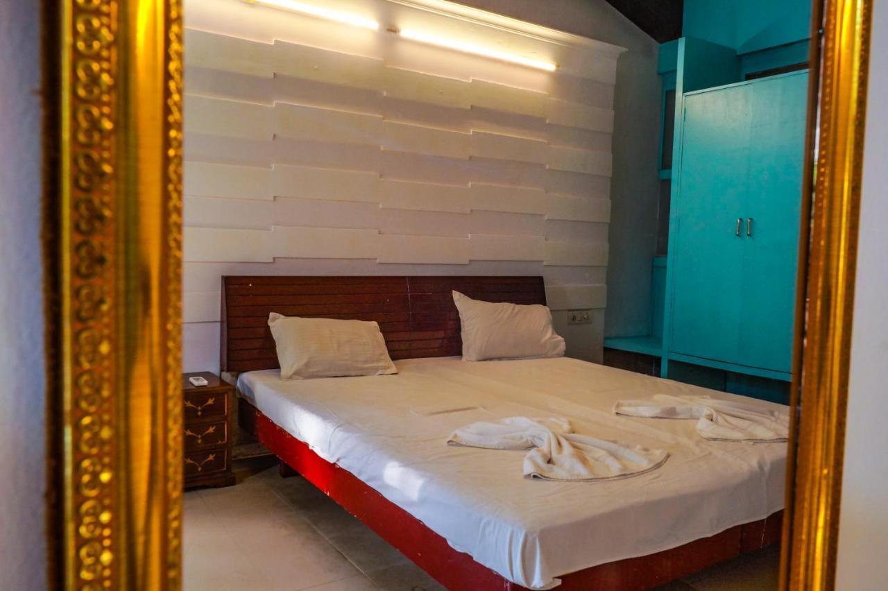Piggy Calangute By Urban Nomads - Dorms & Pvt Rooms GOA Bagian luar foto